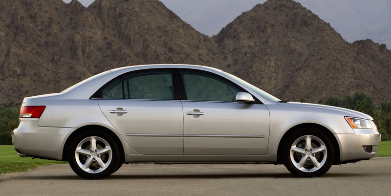 Illustration for article titled The Fifth-Generation Hyundai Sonata Is Still A Handsome Car